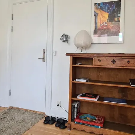Hyggeligt Byhus I Hjertet Af